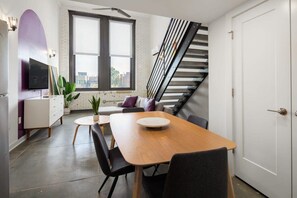 Unclassified image, 5 of 27, button