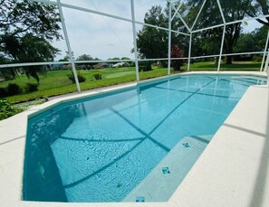 Casa, 3 habitaciones | Piscina | Una piscina climatizada