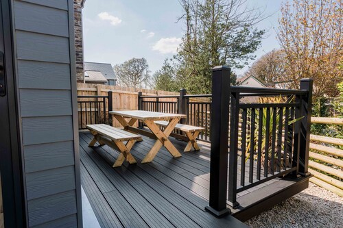 Stunning contemporary holiday home close to sandy beaches