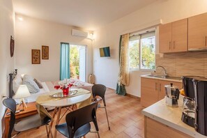 1 bedroom, iron/ironing board, travel cot, WiFi