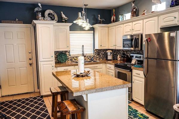 Condo, 2 Bedrooms | Private kitchen