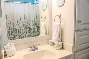 Condo, 2 Bedrooms | Bathroom | Towels