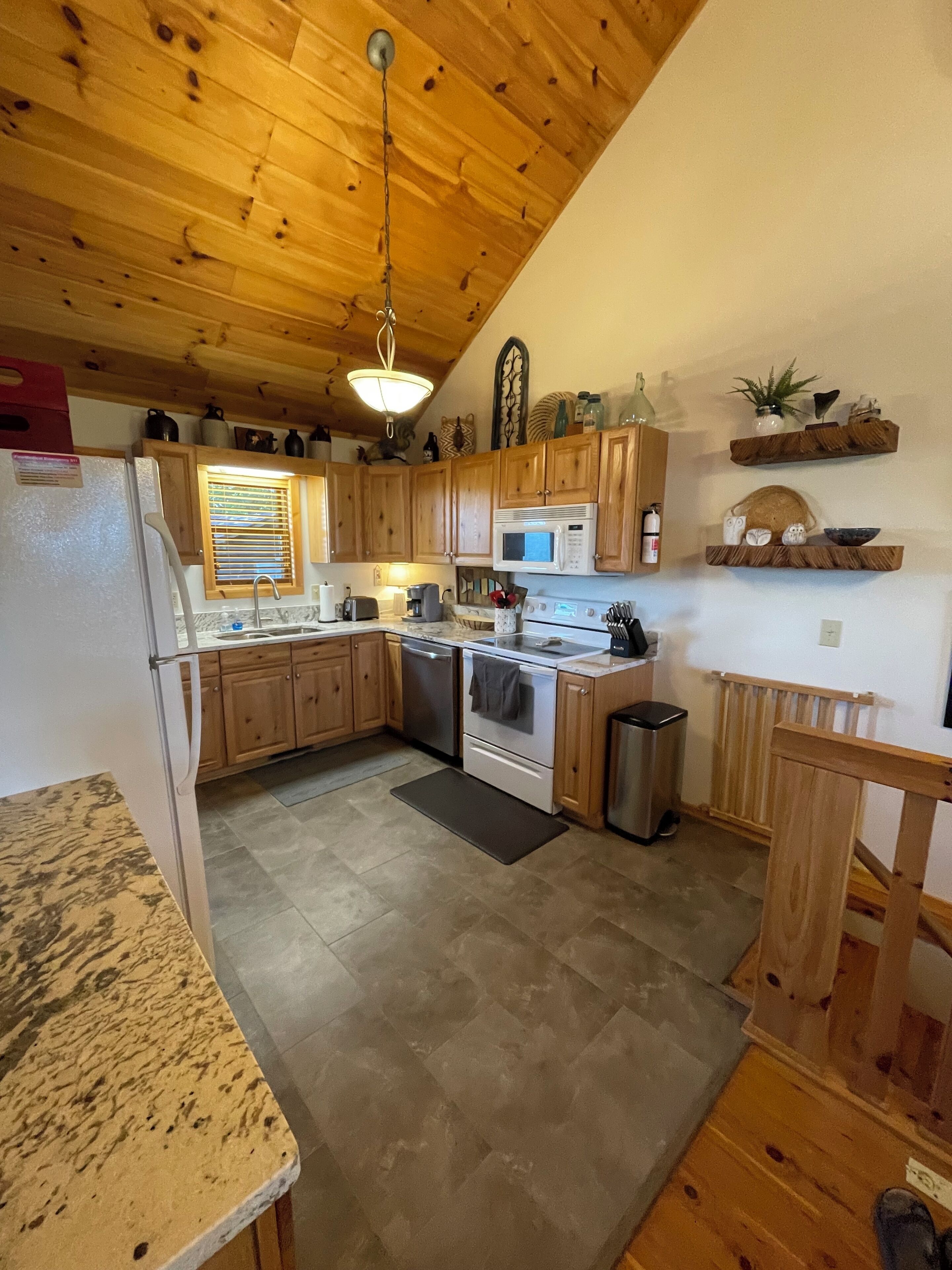 Buck Mtn Cabin with sunset VIEWs for Miles!  Close to Boone and Blowing Rock. 