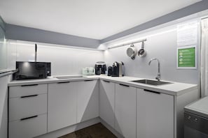 Kühlschrank, Mikrowelle, Geschirrspüler