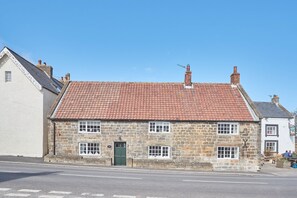 Front of property - Lythe Cottage (Whitby)