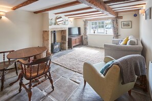 Cottage | In-room dining - Lythe Cottage (Whitby)