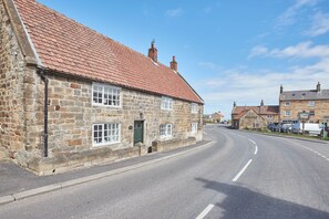 Front of property - Lythe Cottage (Whitby)
