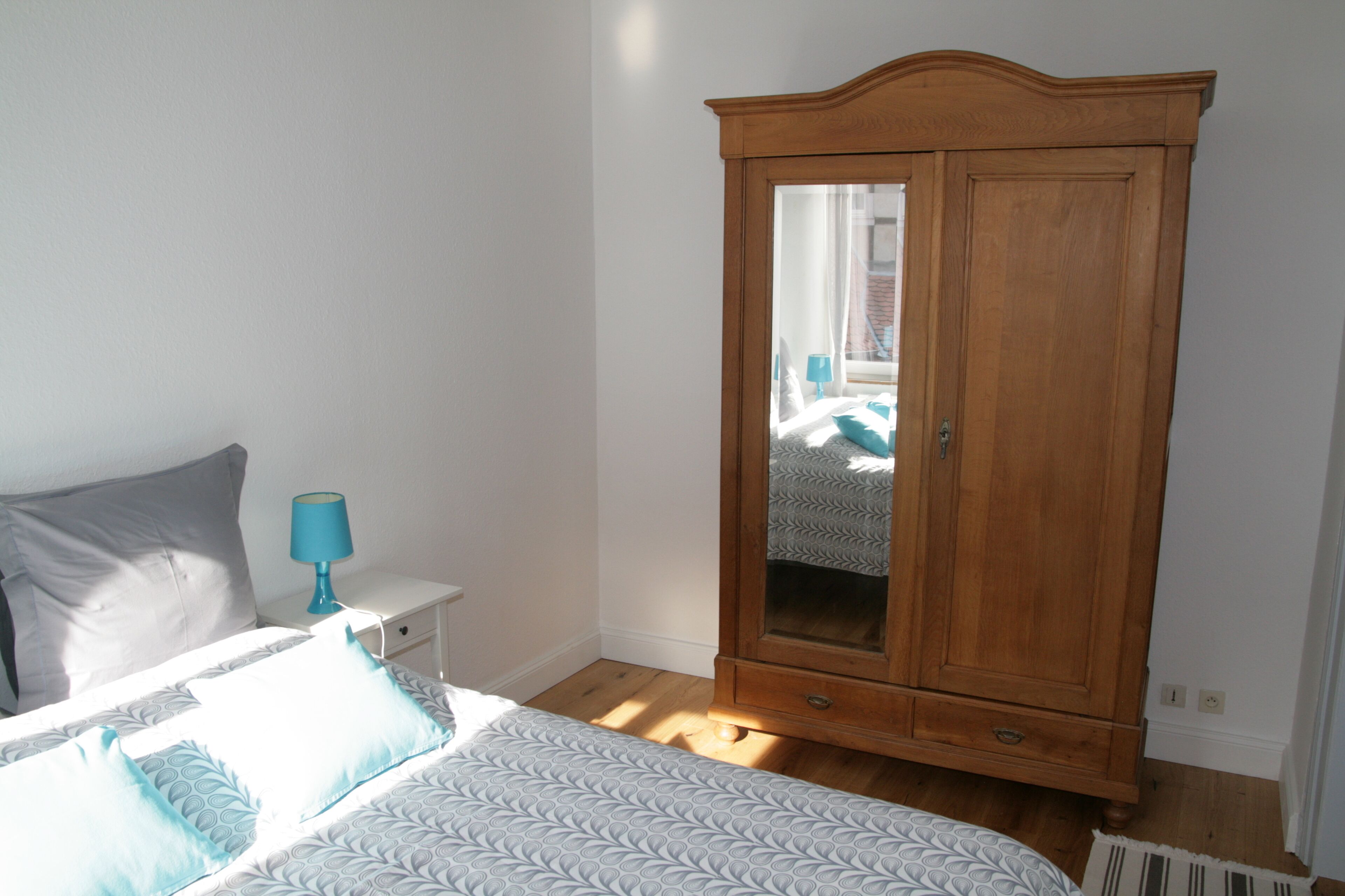 NEW quiet, comfortable & bright 2 rooms appt close to Cathedral