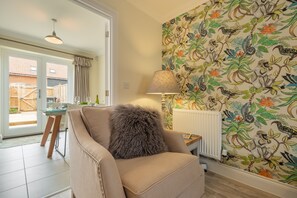 TV - Acorn Cottage (H), Holt, Norfolk (Holt)