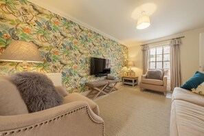 TV - Acorn Cottage (H), Holt, Norfolk (Holt)