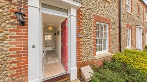 A stone facade building with a red door and a number 29 sign. - Acorn Cottage (H), Holt, Norfolk (Holt)