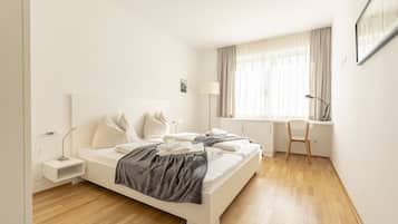3 bedrooms, WiFi (free), bed sheets