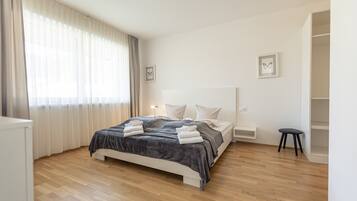 3 bedrooms, free WiFi, bed sheets