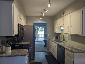 Fridge, microwave, oven, stovetop - Spacious 4 bedroom on Lake Le Home Dieu (Alexandria)