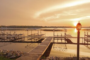 Marina - Spacious 4 bedroom on Lake Le Home Dieu (Alexandria)