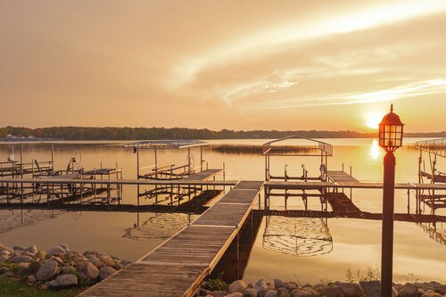 Spacious 4 bedroom on Lake Le Home Dieu