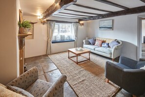 House | Living area | 32-inch flat-screen TV with digital channels, TV - Oakdene (Whitby)