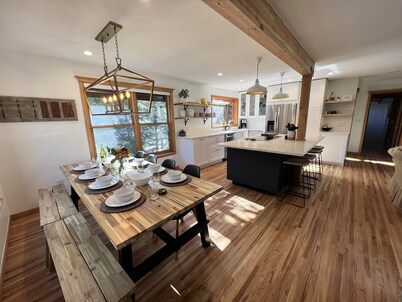 Amazing views 2 blocks from main downtown