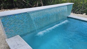 室外游泳池，恒温泳池