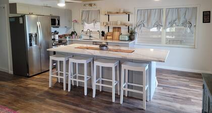 Great Location , Great Vibes, Great Pool