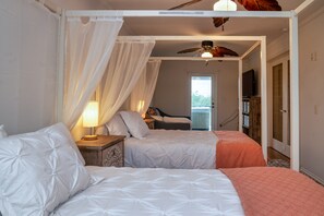 6 bedrooms, desk, free WiFi, bed sheets
