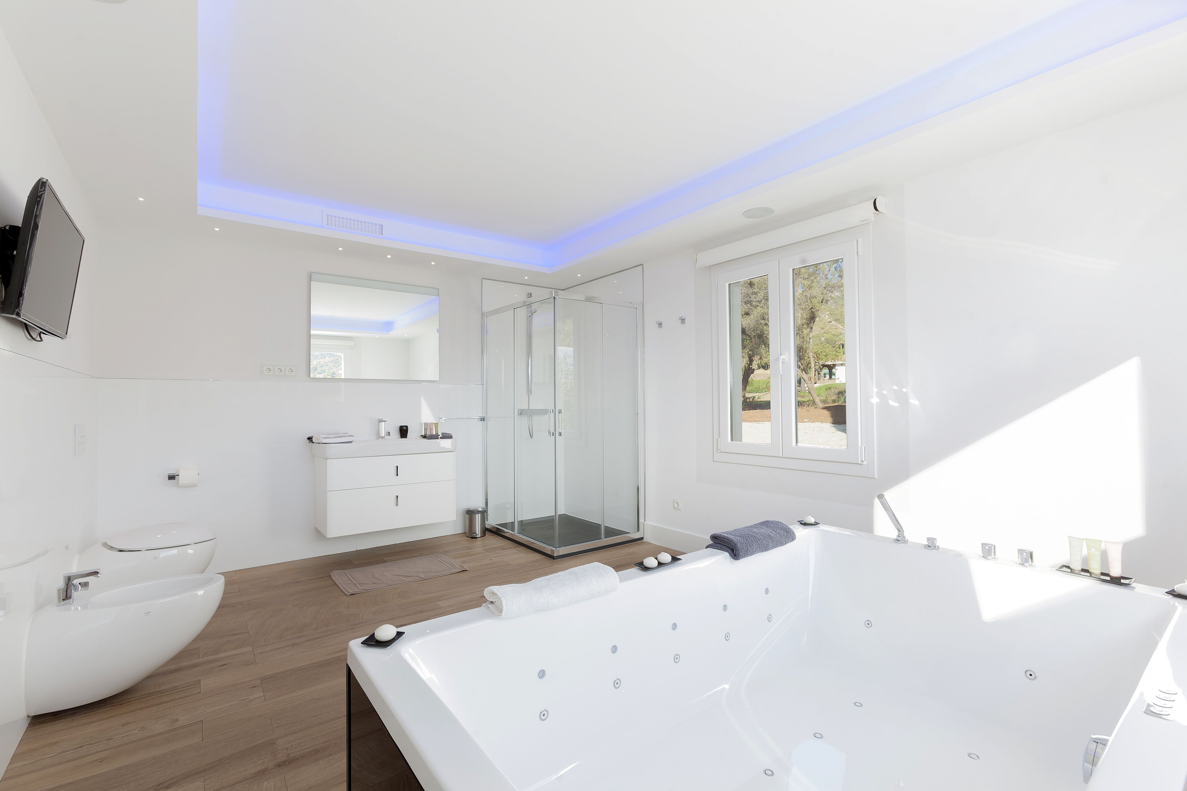 Espitality, Luxury Contemporary Villa Golden Mile by Hedo villas Marbella