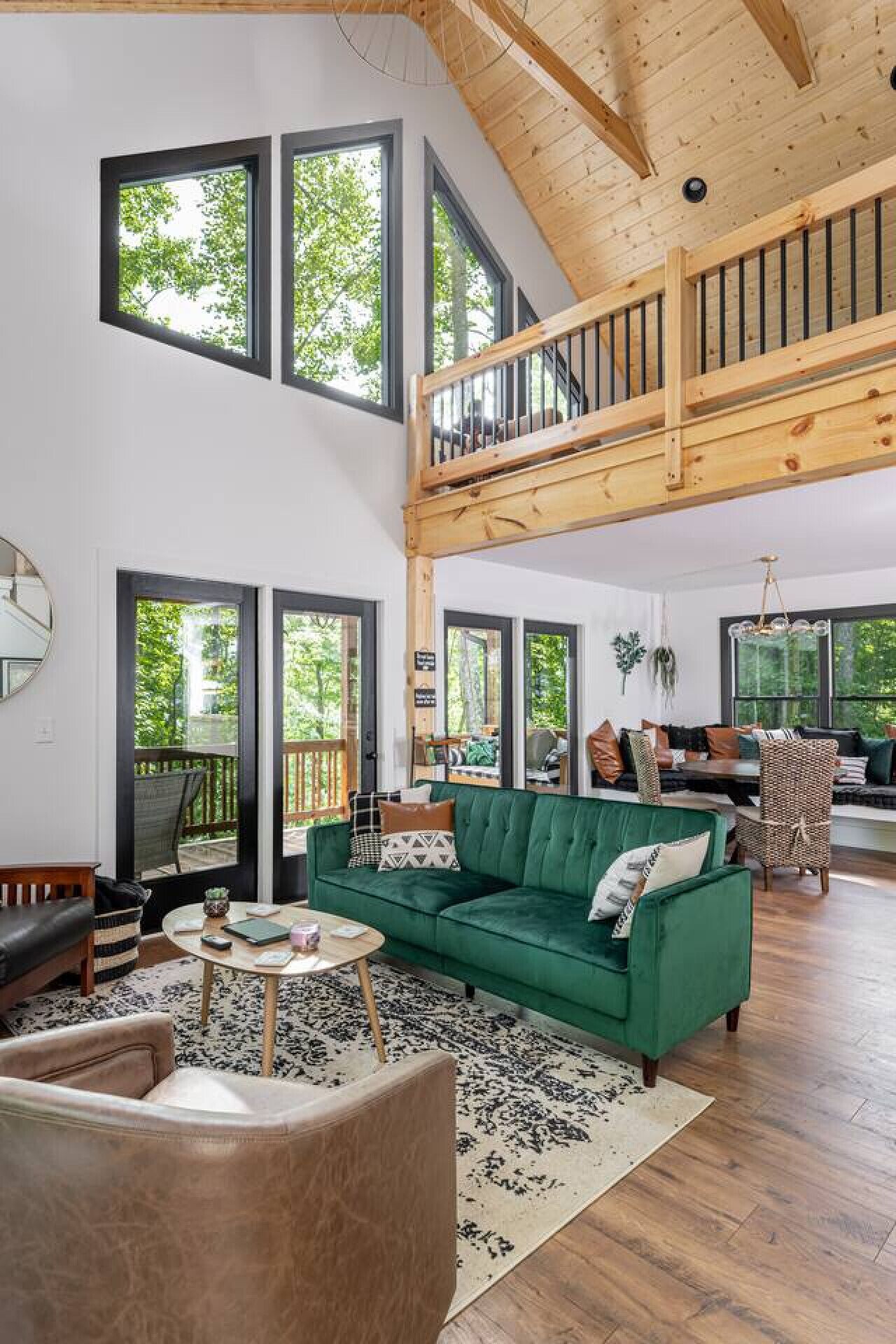 Een smart-tv en een open haard