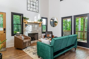 Smart-tv och eldstad