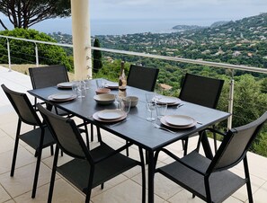 Outdoor dining - Villa Avec vue Panoramique (Cavalaire-sur-Mer)