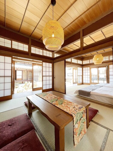 Vacation Villa facing ocean view with BBQ Grill Free Parking Space