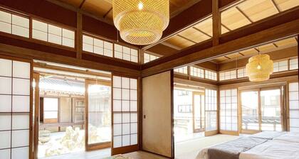 Vacation Villa facing ocean view with BBQ Grill Free Parking Space