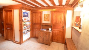 A wooden interior with a tiled floor, wooden cabinets, and a bench. - Magnificent detached chalet★7 bedrooms★prox. Alpe d'Huez (LE BOURG D'OISANS)