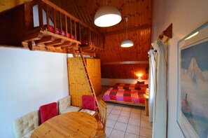 7 makuuhuonetta, silitysrauta/-lauta, vauvan matkasänky, ilmainen Wi-Fi