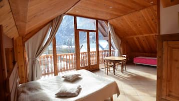 7 bedrooms, iron/ironing board, travel cot, free WiFi