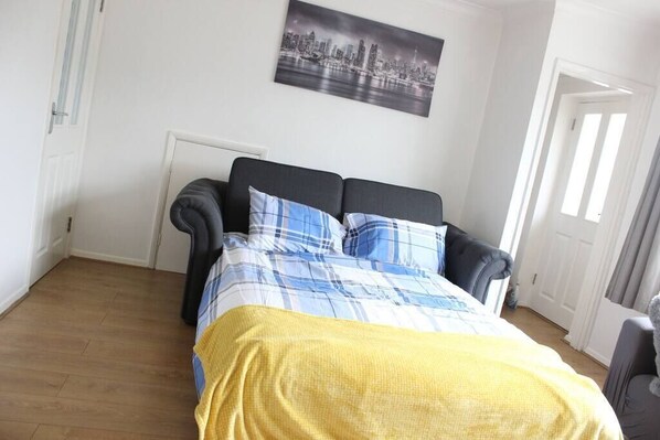 2 bedrooms, iron/ironing board, travel cot, WiFi