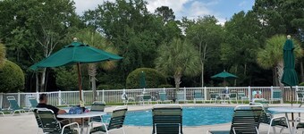 Salty Livin & Golf Retreat. Your Relaxing, Stress Free Vacation Awaits You!!