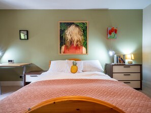 3 bedrooms, iron/ironing board, Internet, bed sheets