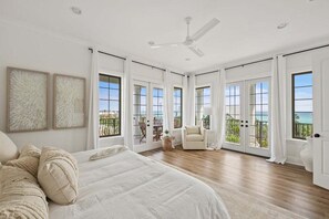 4 slaapkamers, een strijkplank/strijkijzer, reisbedje, gratis wifi