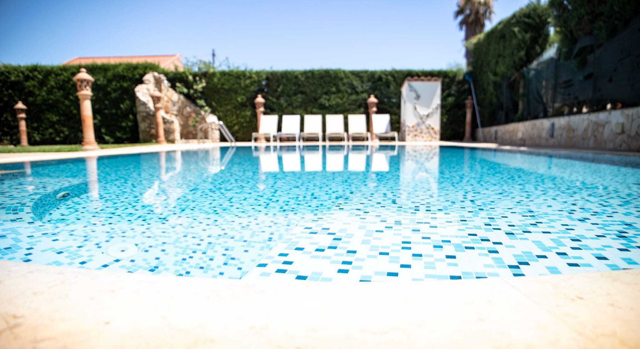 حمّام سباحة خارجي