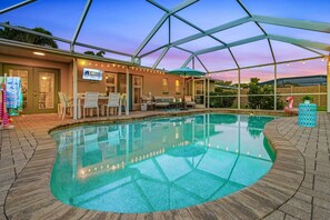 A heated pool - Impressive Sunsets, Pet-friendly, Heated Pool- Nostra Palazzo on the Canal - Roelens Vacations (Cape Coral)