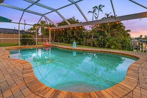 A heated pool - Impressive Sunsets, Pet-friendly, Heated Pool- Nostra Palazzo on the Canal - Roelens Vacations (Cape Coral)
