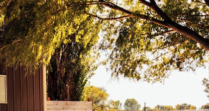 Secluded South Getaway Sleeps 43+ Clubhouse, Reunions, Dinosaur Quarry nearby
