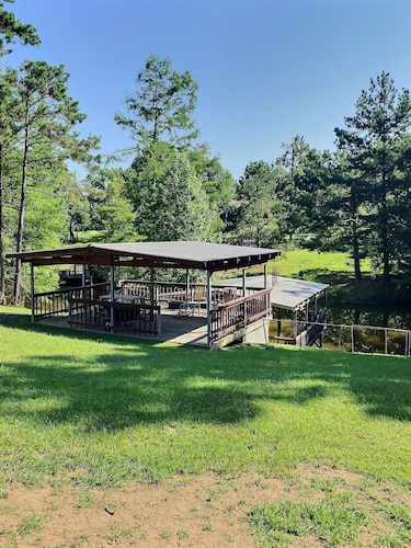 How nice... Waterfront peace and quiet  *Wi-Fi!*