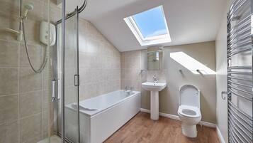 House | Bathroom | Separate bathtub and shower, towels