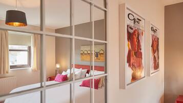 House | 2 bedrooms, individually decorated, individually furnished