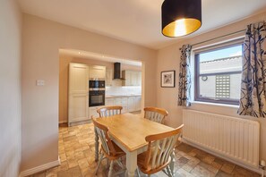 House | In-room dining