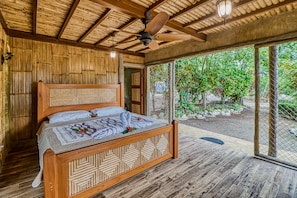 5 bedrooms, WiFi, bed sheets