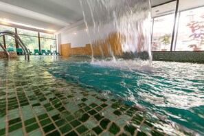 Indoor pool - Hotel TISA (Baile Olanesti)