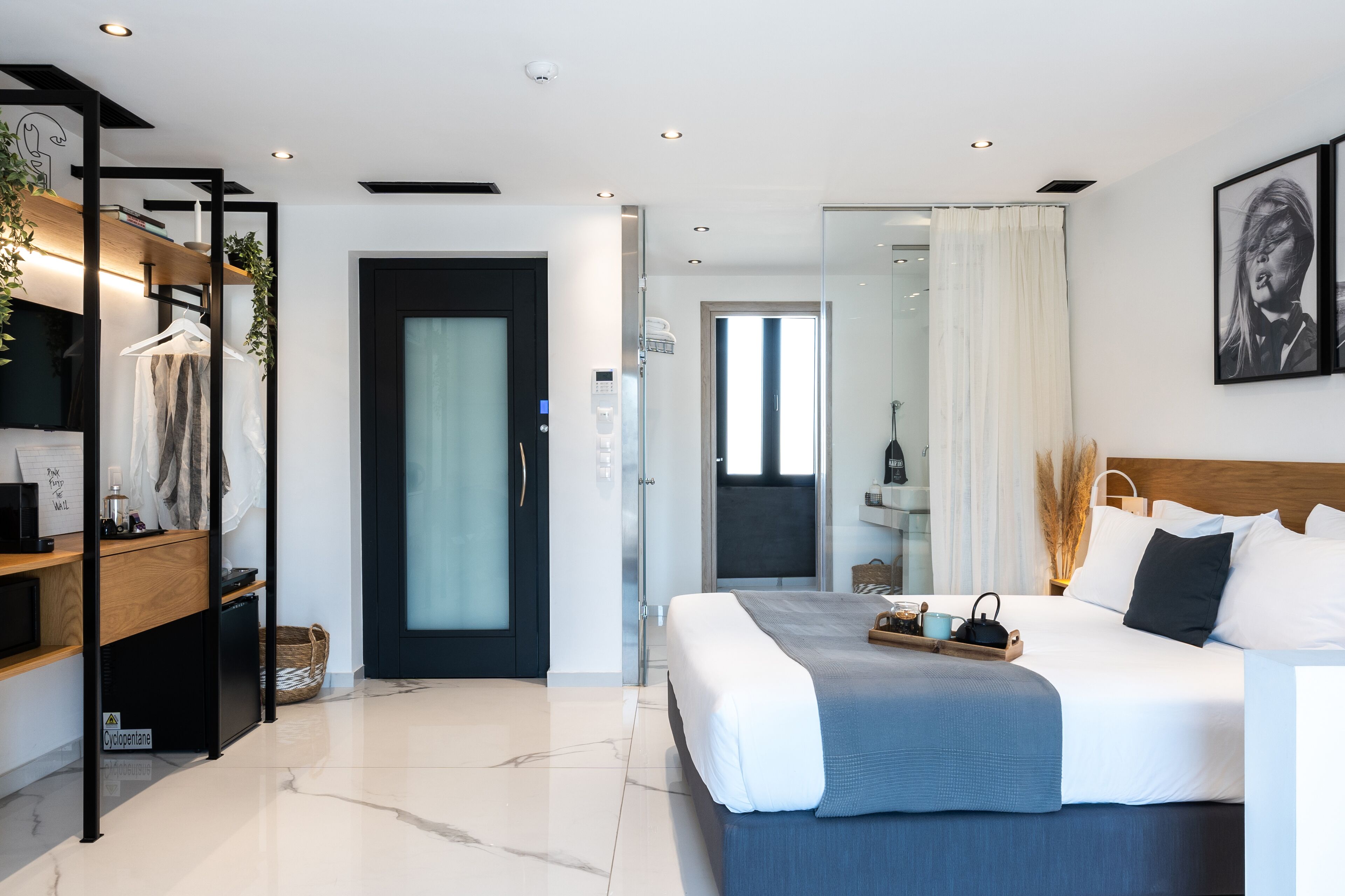 Honeymoon Studio Suite, Terrace | Premium bedding, pillowtop beds, in-room safe, individually decorated