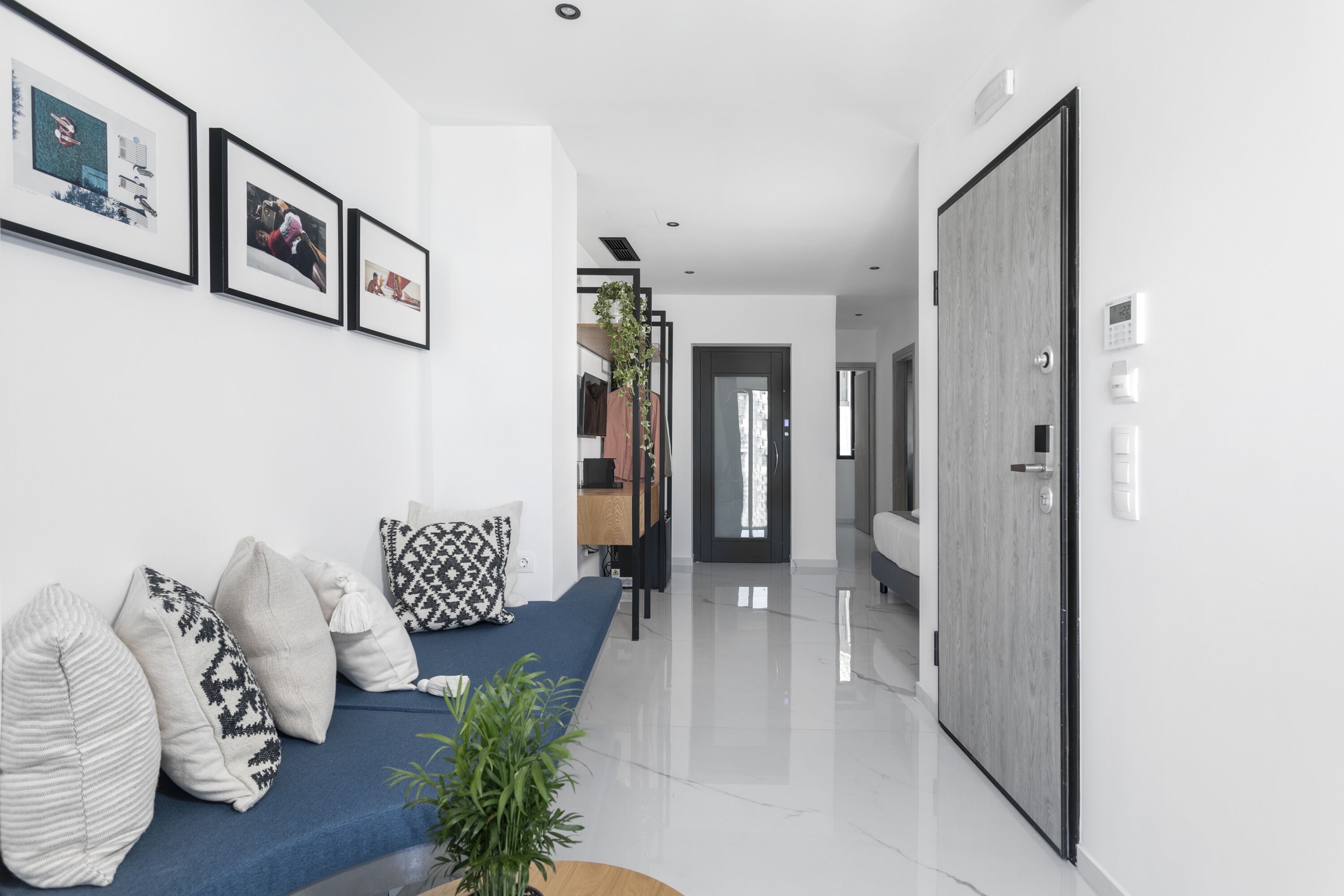 Luxury Suite, Hot Tub, City View | Living area | 40-inch Smart TV with digital channels, TV, Netflix